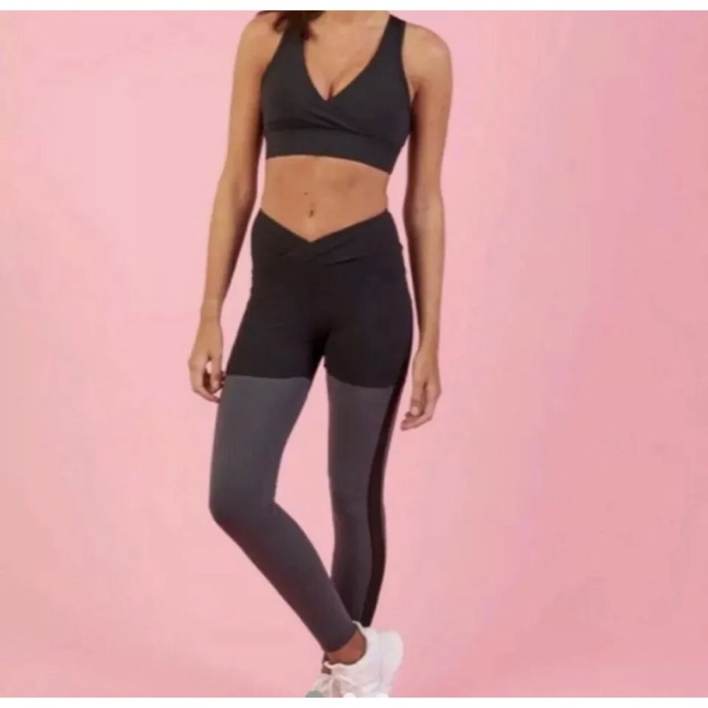 Gymshark Nikki Blackketter  Leggings  Bra Set‎ 2PC B10
